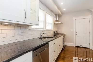 Main picture of 700 Belmont St