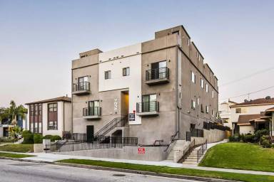 Main picture of 7036 La Tijera Blvd