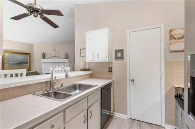 Main picture of 2270 Turtle Lndg NE