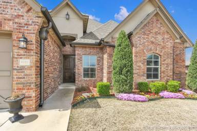 Main picture of 4701 E 143rd Ct S