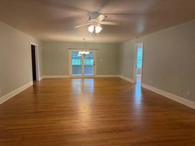 Main picture of 8024 Bradford Ln