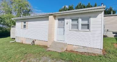 Main picture of 390 W Cherry Ln