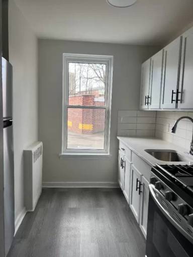 Main picture of 676 Park Ave