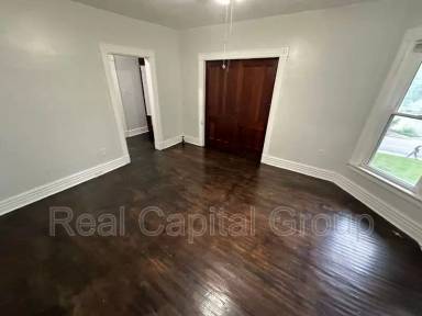 Main picture of 15 S Main St