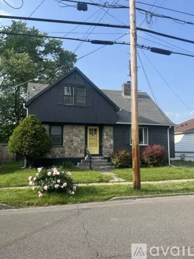 Main picture of 28 Glenwood Blvd