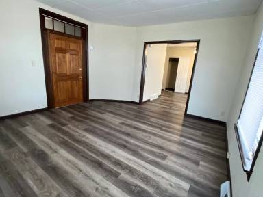 Main picture of 610 W Lawrence Ave