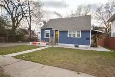 Main picture of 226 11th St SE