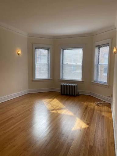 Main picture of 6964 N Sheridan Rd