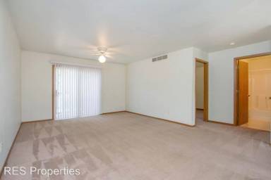 Main picture of 219 S Sherman Ave