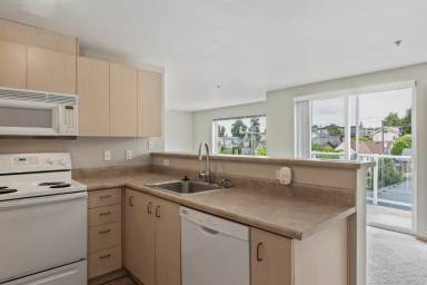 Main picture of 5200 Roosevelt Way NE