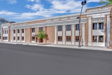 Main picture of 730 S Boulevard