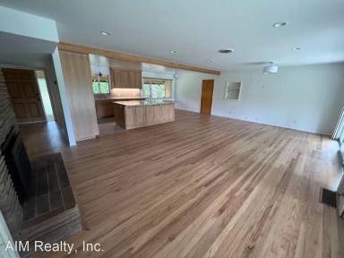 Main picture of 8045 S Lake Cir