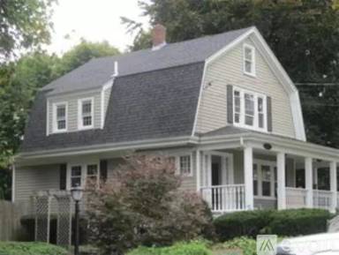 Main picture of 686 West St