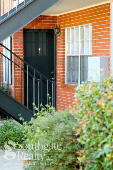 Main picture of 2008 Oak Grove Rd