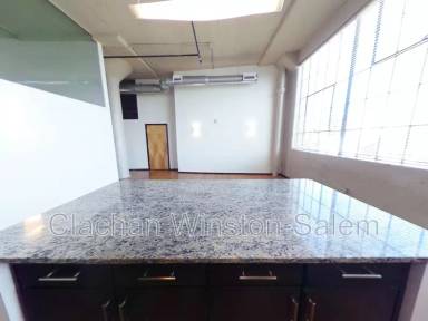 Main picture of 675 N Main St