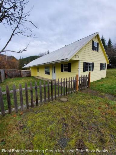 Main picture of 570 Main St