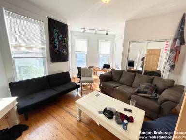 Main picture of 37 Hillside St