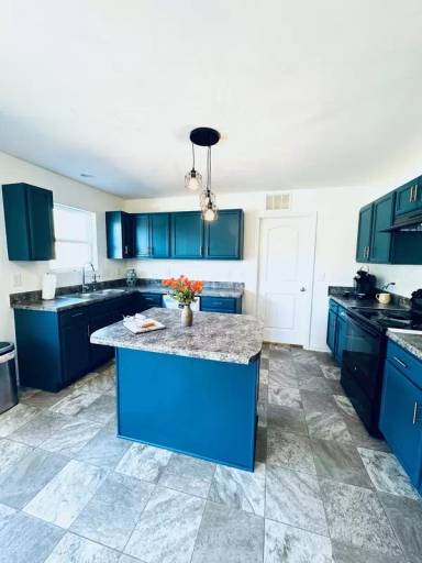Main picture of 94 Thimbleweed Ln