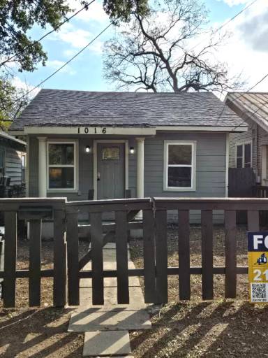 Main picture of 1016 Center St