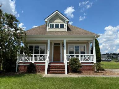 Main picture of 200 Stillwater Creek Dr