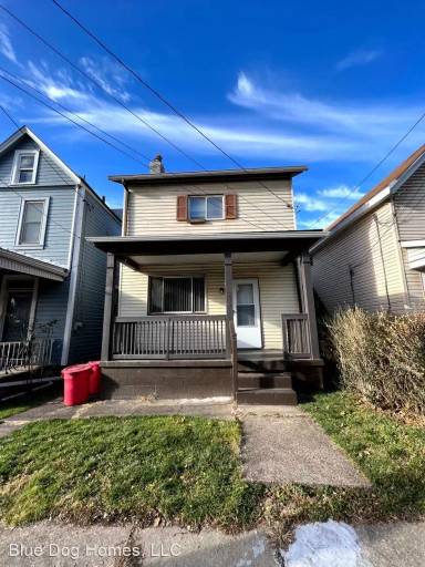 Main picture of 207 Railroad Ave