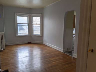 Main picture of 317 Fulton St E