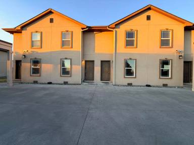 Main picture of 435 E St NE