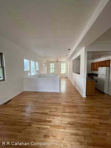 Main picture of 826 W 18th St