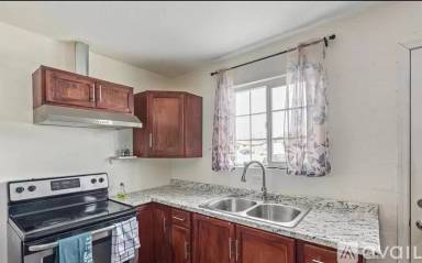 Main picture of 2025 W Jefferson St