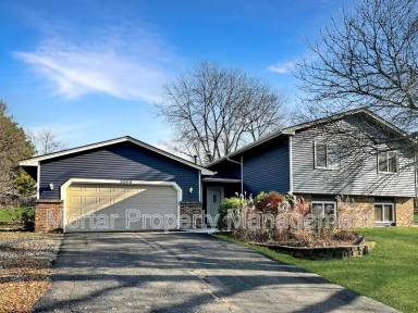 Main picture of 5000 Goldenrod Ln N