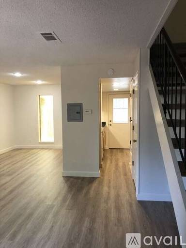 Main picture of 5456 Roundtree Dr