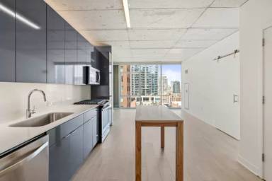 Main picture of 500 N Franklin St