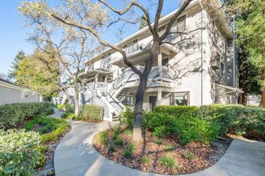 Main picture of 2600 Oak Rd