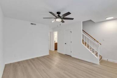 Main picture of 104-106 N Franklin St