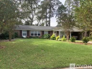 Main picture of 501 McLaws St