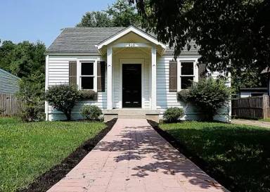 Main picture of 910 Apex St