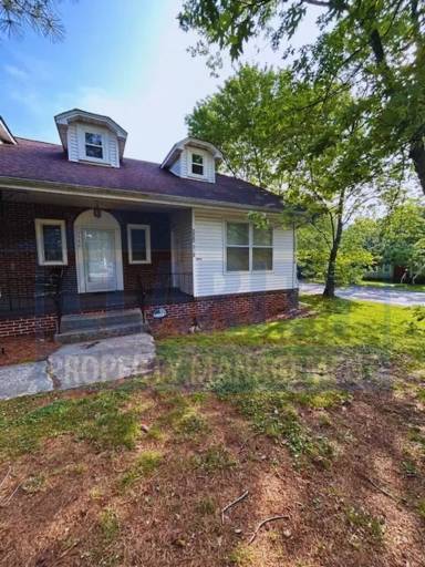 Main picture of 225 20th St NE