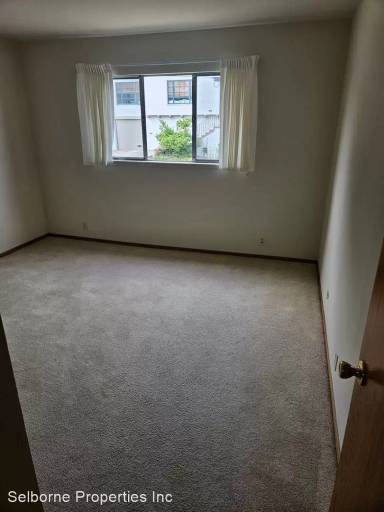 Main picture of 2500 Ivy Dr