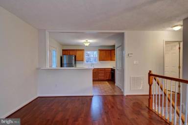 Main picture of 114 Deer Hill Ct