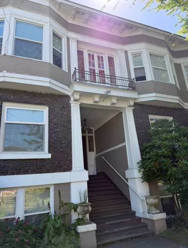 Main picture of 1124 B 27 Ave