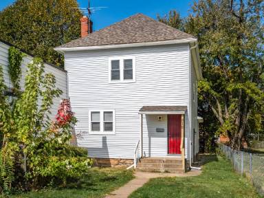 Main picture of 878 1/2 Sullivant Ave