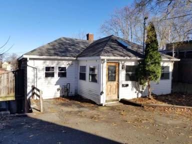 Main picture of 579 Park Ave