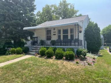 Main picture of 104 Lincoln Ave