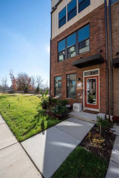 Main picture of 6104 Chronicle St