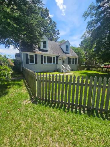 Main picture of 2701 Bainbridge Blvd