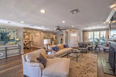 Main picture of 3841 E Elm St
