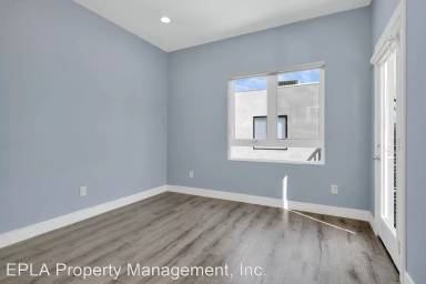 Main picture of 1147 1/2 Tamarind Ave