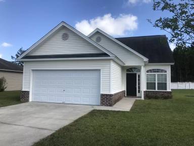 Main picture of 145 Red Oak Dr