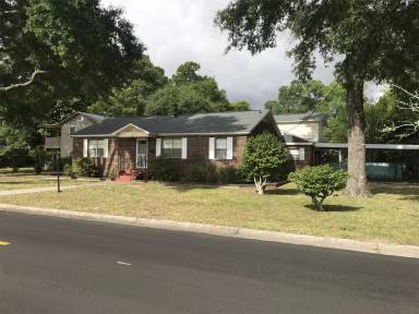 Main picture of 207 Chicago Ave