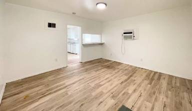 Main picture of 1523 E 4th Ave